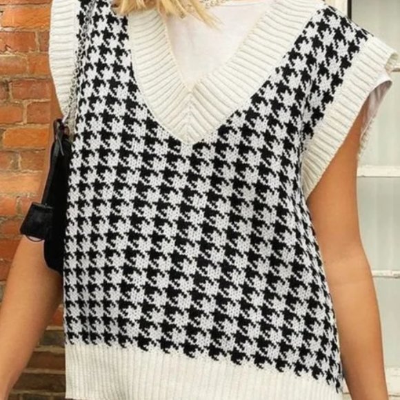 Bille Houndstooth Sweater Vest Black Ivory V Neck - Picture 2 of 4